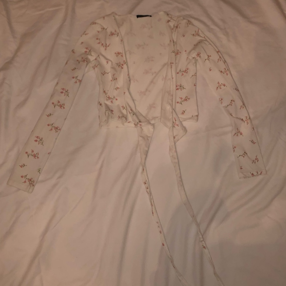 floral brandy melville long sleeve crop top